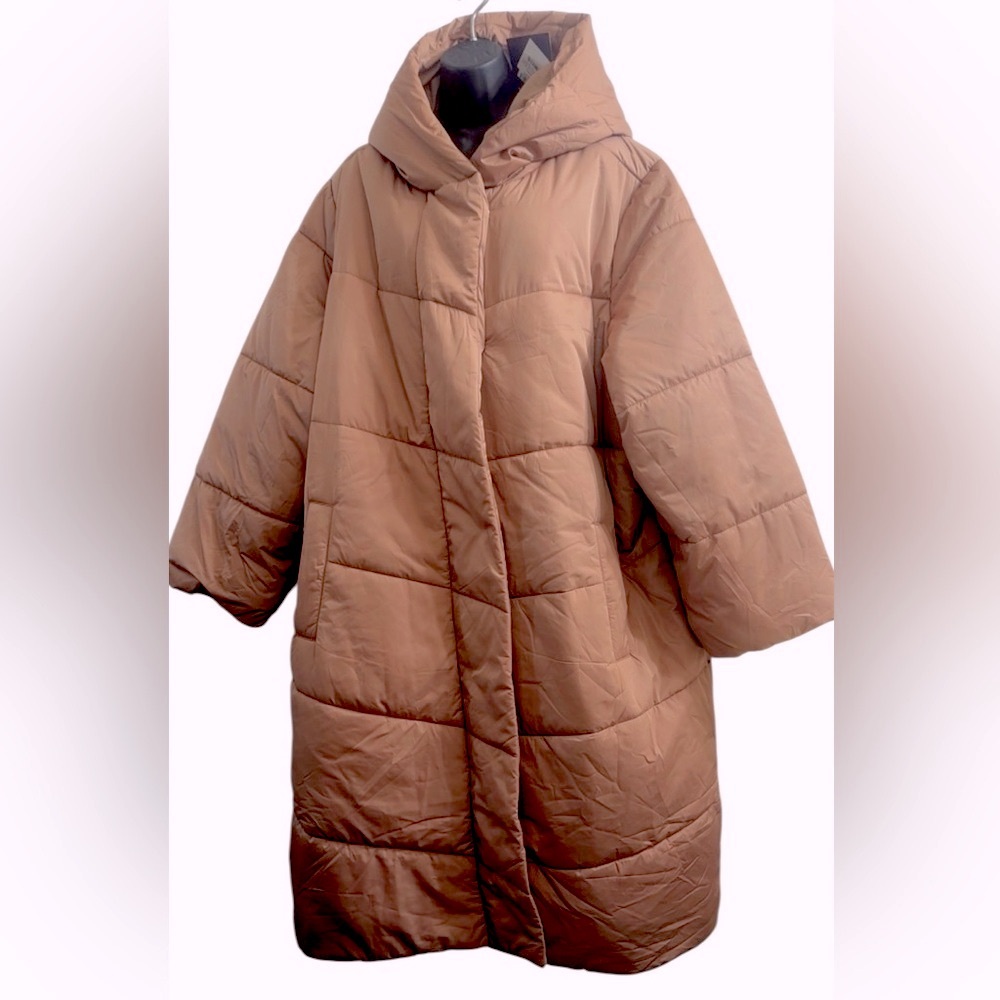 AVA & VIV MAXI HOODED PUFFER SIZE 3X PIT TO PIT 26” LENGTH 46” HAS POCKETS NWOT - Picture 4 of 5